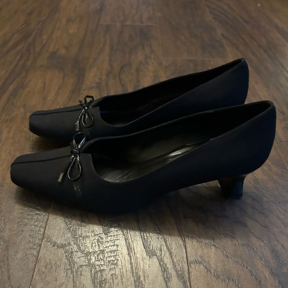 Vaneli black fabric bow pumps with a patent leather bow detail and a square toe
